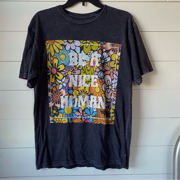 be a nice human flower tshirt (size M) - Picture 1 of 3